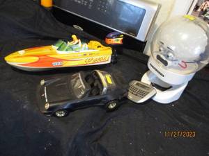 lot 125 image: Vintage Brian the Brain and remote control vehicles (without remotes)