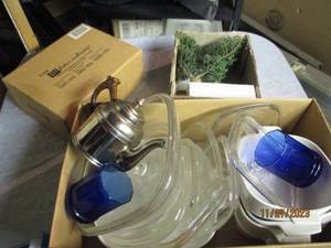 lot 9 image: Corning ware and other kitchen goods and Home Interiors