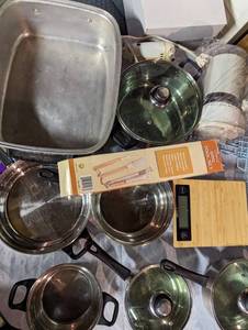 lot 164 image: Pots, pans and kitchen collection...