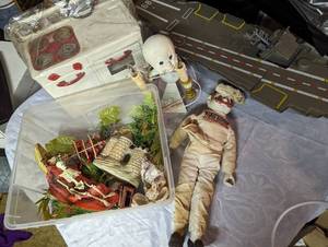 lot 173 image: Vintage action figures, games and toys