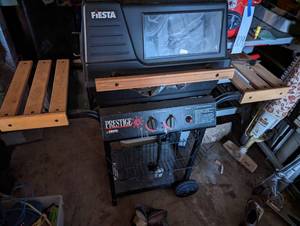 lot 2 image: Fiesta Prestige Gas andor Charcoal grill