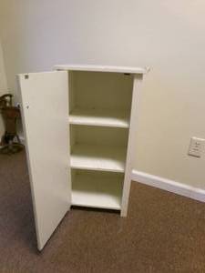 lot 011 image: small wooden cabinet (needs paintin...