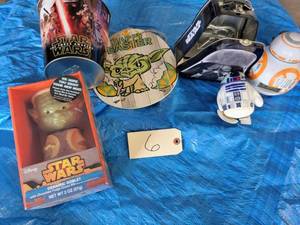 lot 6 image: Six Star Wars Memorabilia PiecesCollectibles