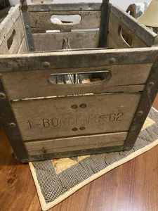 lot 31 image: Vintage Milk crate 12-inches x 11-inches x 15-inches