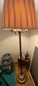 lot 46 image: Ornate Vintage Metal Floor Lamp in Working Condition