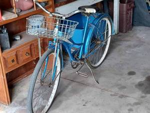 lot 48 image: Vintage Coast King El Camino Girls Bicycle