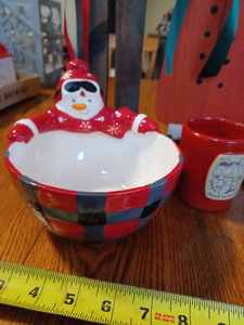lot 55 image: Assorted Christmas Decorative Items Two Wooden Christmas Carollers, Wooden Advent Calendar, Ceramic Bowl and Ceramic Cup