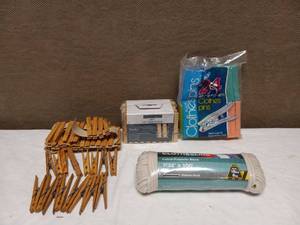 CLOTHESLINE & CLOTHES PINS