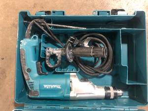 lot 34 image: Makita 6.6 Amp 12 in. Corded Variable Speed Hammer Drill with Torque Limiter Side Handle Depth Gauge Chuck Key Hard Case Customer Returns See Pictures