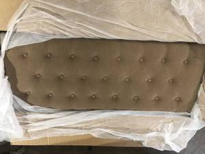 lot 40 image: Madison Park Sasha Sand Tufted Top Storage Bench 18.5 in. H x 49 in. W x 19.25 in. D    Customer Returns See Pictures