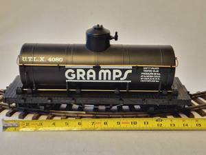 lot 3 image: G Scale Tank Car