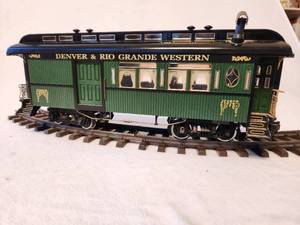 lot 7 image: G Scale Sierra Style Combine Car