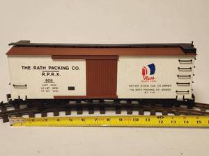 lot 11 image: G Scale Bachmann Boxcar