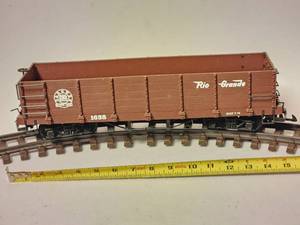 lot 28 image: G Scale Bachmann Gondola Car