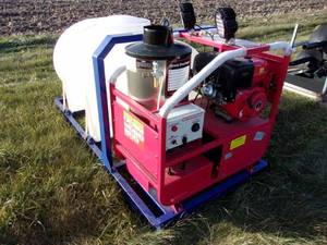 New Greatbear Industries Gas Powered Hot Water Pressure Washer. 4,000 psi. 435 gallon Fresh Water Tank w Wand and Hoses