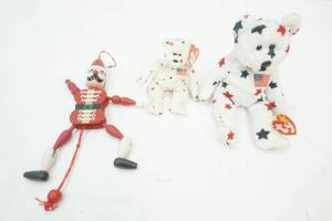 lot 4 image: TY Glory bears