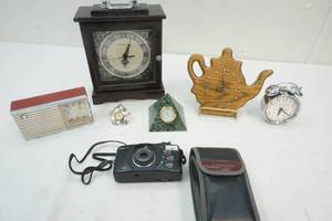 lot 10 image: Clocks