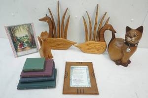 lot 11 image: Home Decor