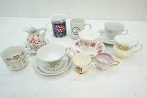 lot 24 image: Tea cups