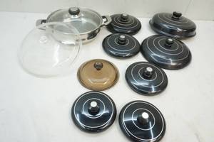lot 32 image: Oneida pan, lids