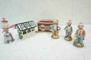 lot 35 image: Decor