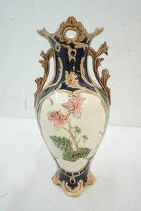 lot 41 image: Vintage Mantle Vase