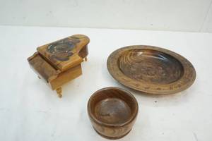 lot 53 image: decor