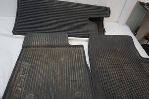 lot 80 image: Truck floor mats
