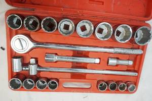 lot 85 image: Socket wrench set