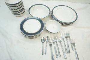 lot 93 image: Pfaltzgraff dishes