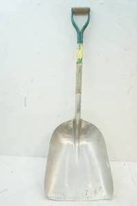 lot 115 image: Union Tools Scoop shovel