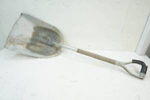lot 116 image: Scoop Shovel
