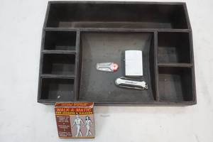 lot 132 image: Dresser tray