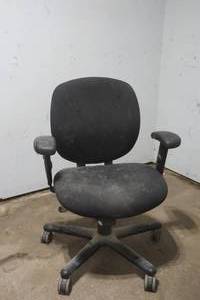 lot 165 image: office Chair
