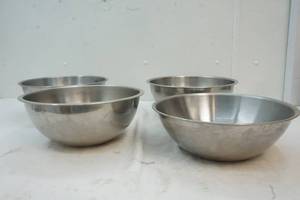 lot 180 image: Mixing Bowls