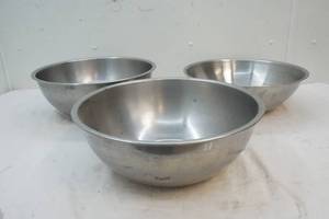lot 181 image: Mixing bowls