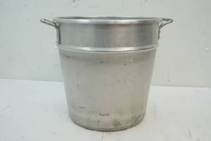 lot 186 image: Stock pot