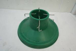 lot 205 image: Tree stand
