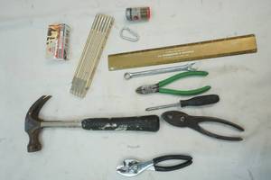 lot 246 image: Small variety of tools