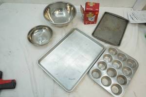 lot 248 image: Kitchen Cookware