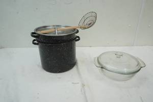 lot 250 image: Cooking Bowl, and Enamel cookware