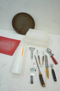 lot 257 image: Variety of Kitchen Items