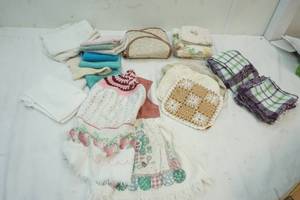 lot 264 image: Variety of Dish Towels, wash clothes,