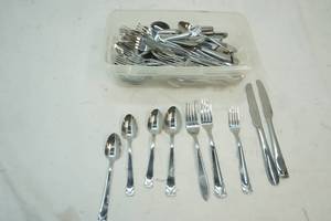 lot 269 image: Oneida Silverware Set