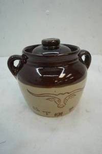 lot 273 image: Small Stoneware pot