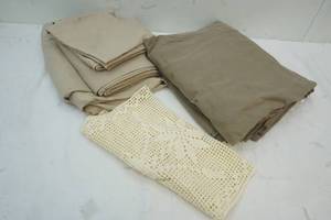 lot 274 image: Bed linens lot