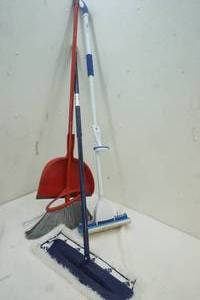 lot 275 image: Cleaning Items