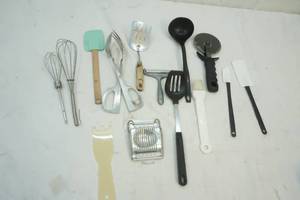 lot 280 image: Variety of Kitchenware
