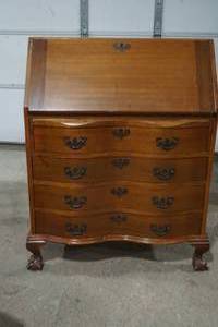 lot 316 image: Vintage Antique Maddox Red Mahogany Secretary Desk