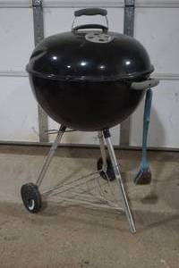 lot 320 image: Weber Charcoal Grill